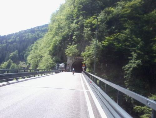 Giro 80 Cesta od prehrady z tunelu na most do tunelu