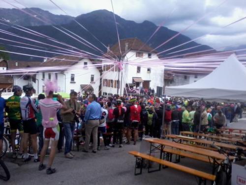 Giro 92 Zoncolan dole na mezirovince atmosfera