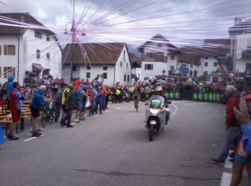 Giro 94 Zoncolan dole na mezirovince ten prvni